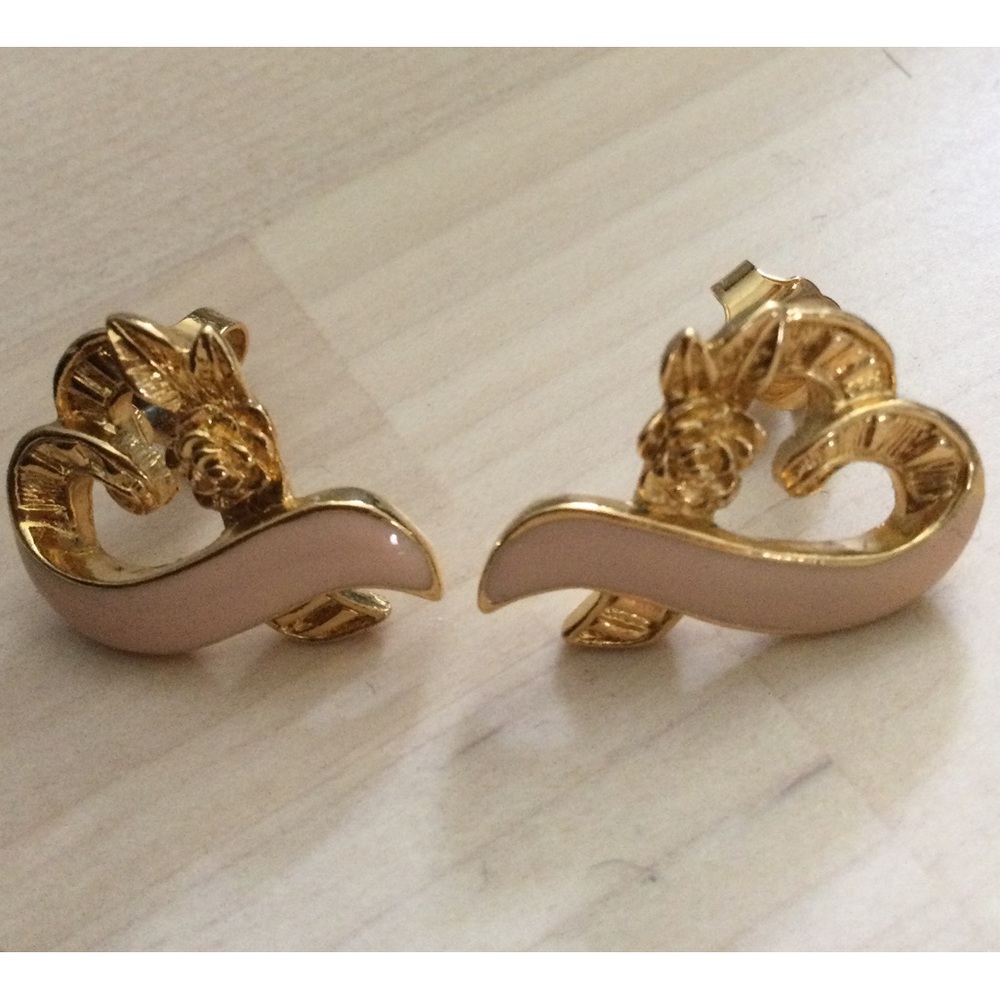 EUC Vintage Goldtone Rose/Pink Enamel Heart Earrings - Picture 3 of 4